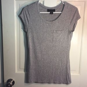Gray tee shirt.